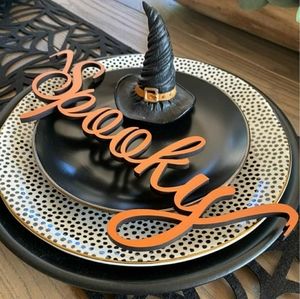 Thyme and table dot plates